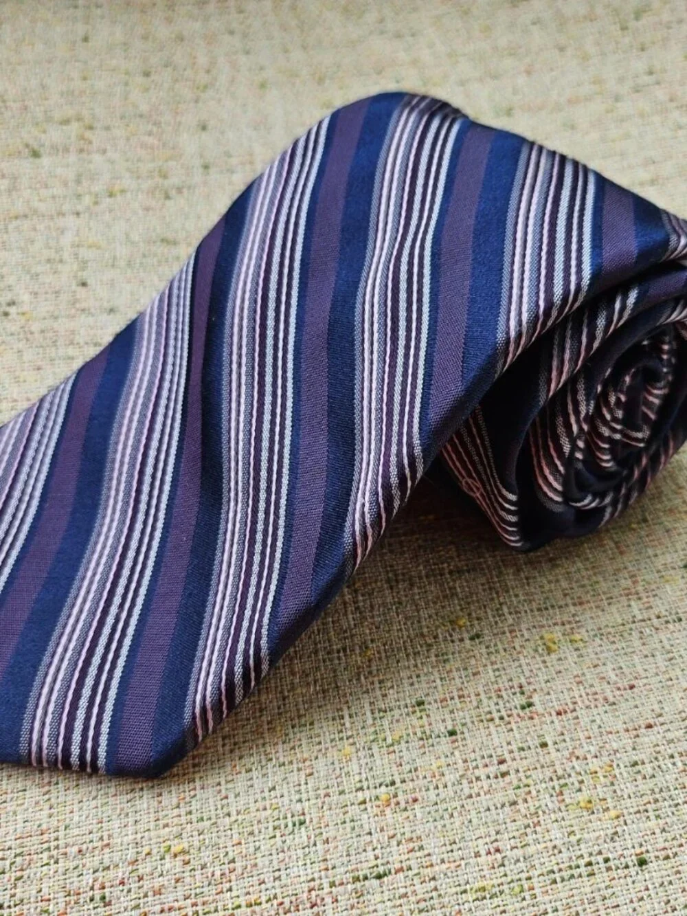 Calvin Klein Men Tie Multi Color Striped Necktie 100% Silk Classic Tie